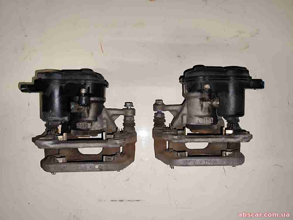 Супорт задній правий Jeep Compass 2019 68338708AA