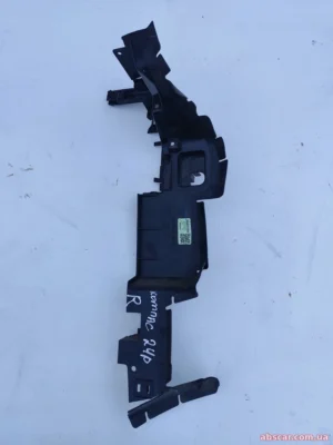 Дефлектор радіатора правий Jeep Compass 23-26 2.0T 68443370AA