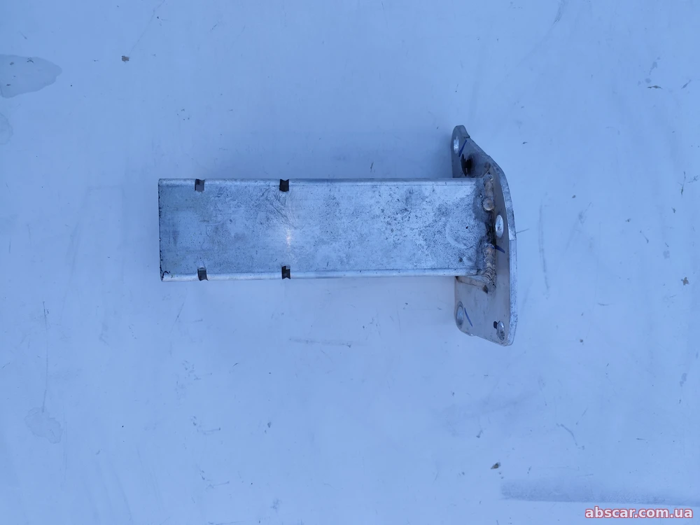 Ікло лонжерону ліве Jeep Compass 22-26 68463415AA