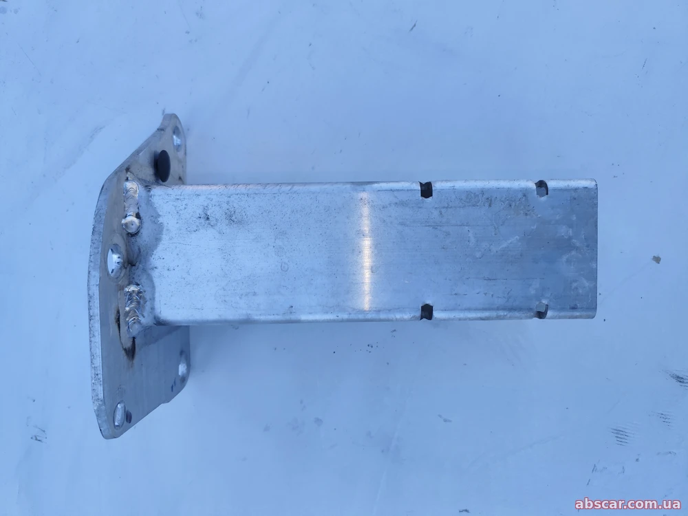 Ікло лонжерону праве Jeep Compass 22-26 68463414AA