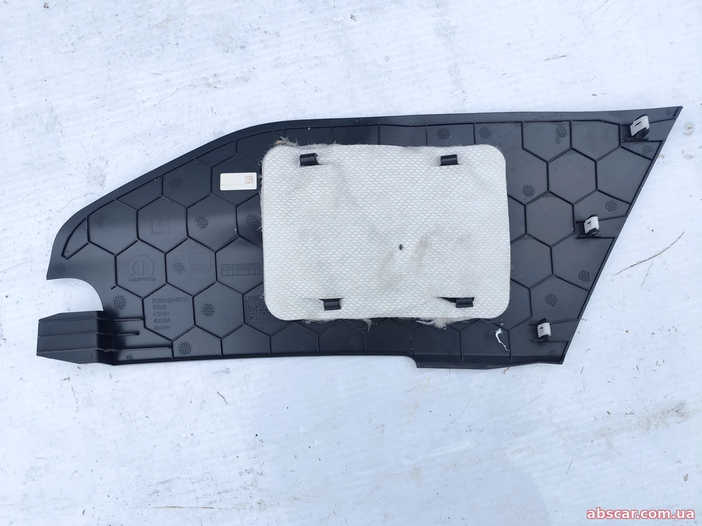 Накладка центральної консолі збоку ліва Jeep Compass 22-26 передня, чорна 6WG83DX9AA